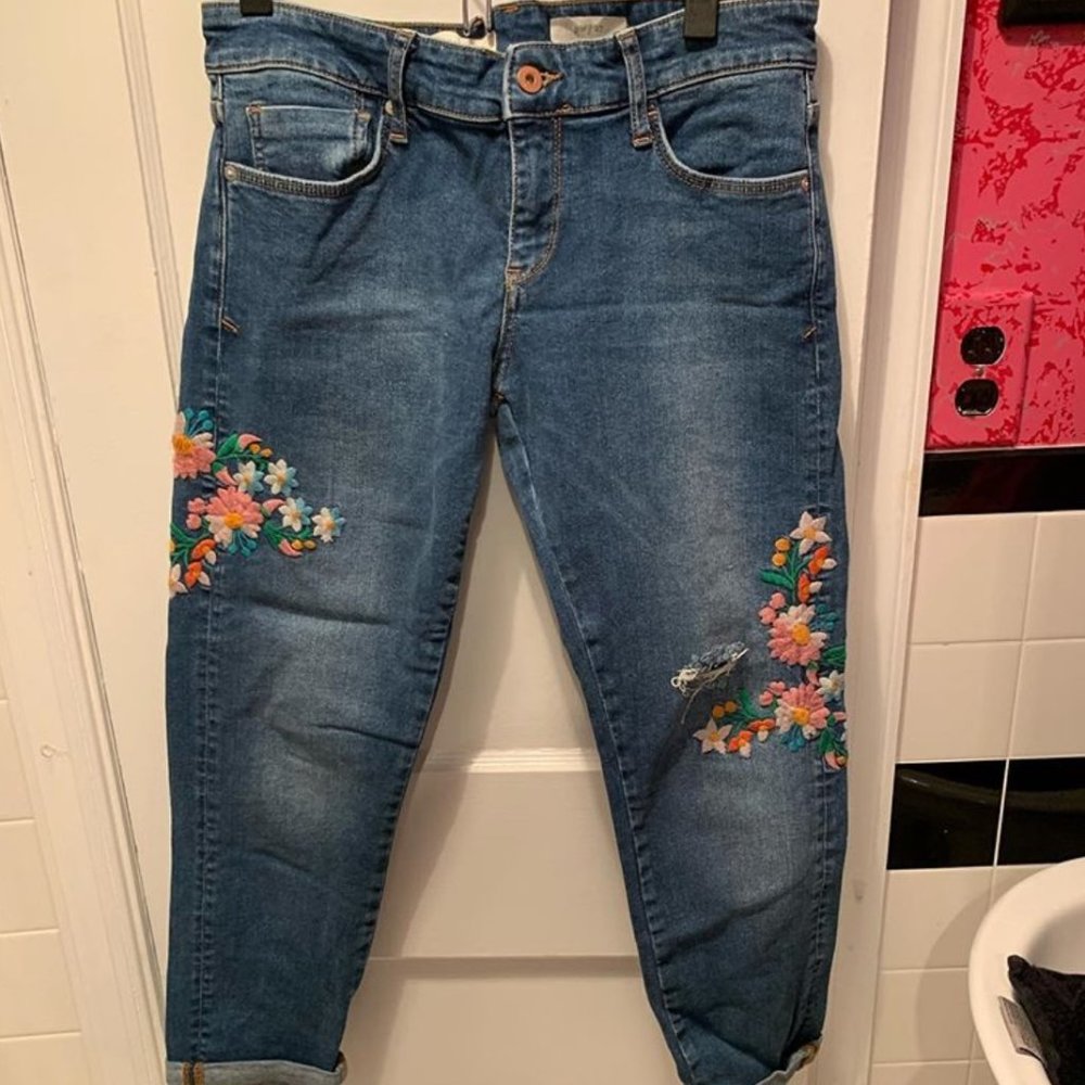 ANTHROPOLOGIE PILCRO floral embroidered jeans